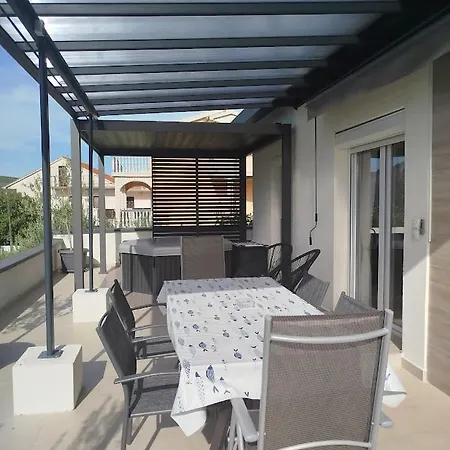 بيت ضيافة Luxury Slavica