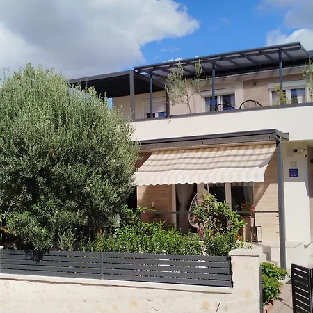 Luxury Slavica فوديس